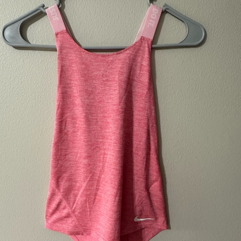 Nike Pink tank top with Scoop Neckline